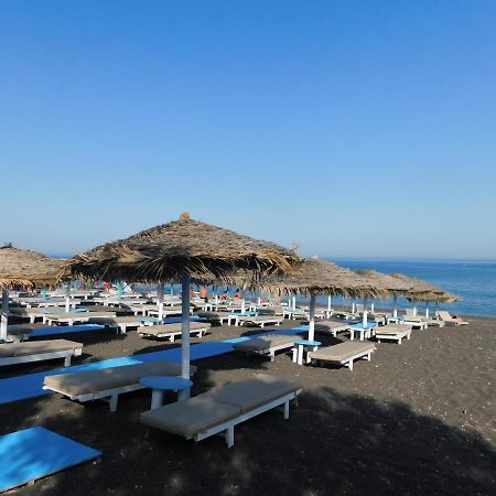 Happy Fish Rooms- Beachfront Perissa  Dış mekan fotoğraf